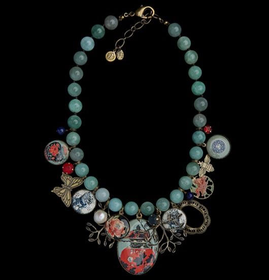 COLLANA DI GIADA E CIONDOLI